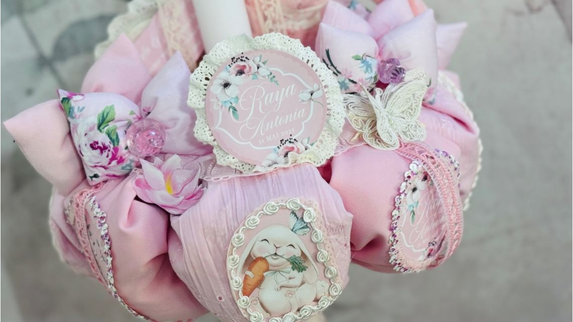 Lumanare de botez cu iepuras roz si pattern floral Happy Bunny 16